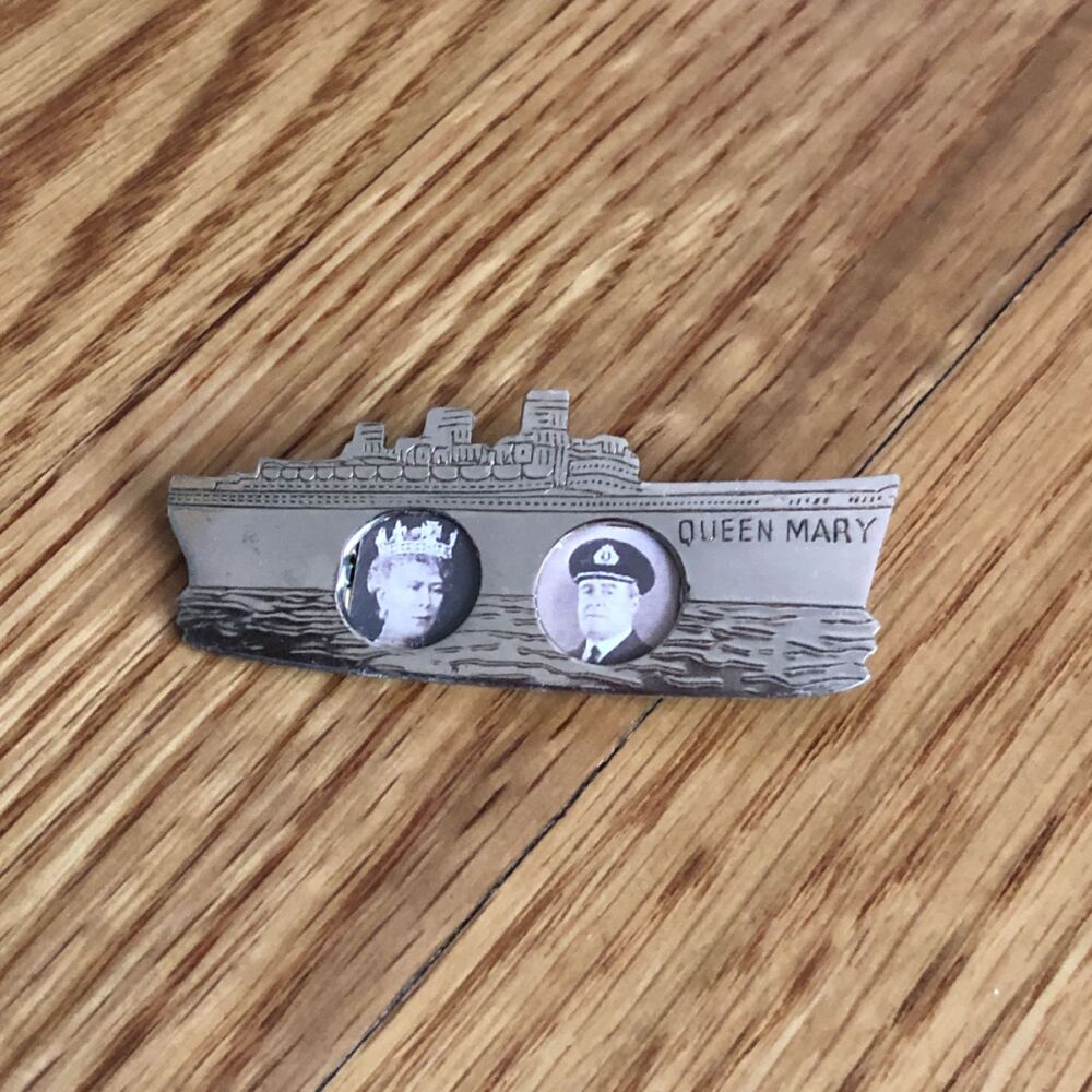 Pin, Souvenir - Luxury Liner Row