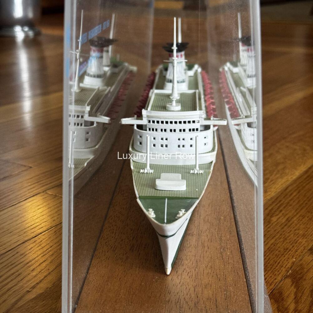 Italian Row Models Raffaello Model, Travel Agency - Luxury Liner Row